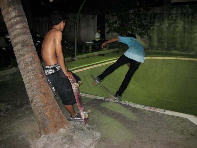 llong, balinese skateboarding, bali skater, sanur bowl